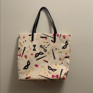 Kate Spade tote. I used it for the pool.💄